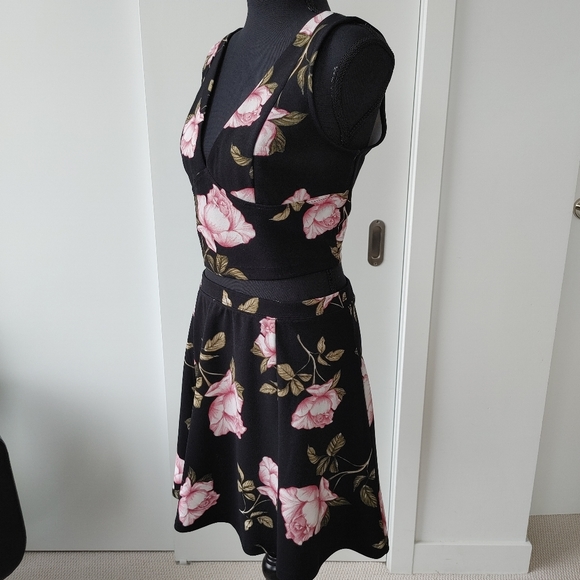 Floral skirt set with crop top - Picture 2 of 3